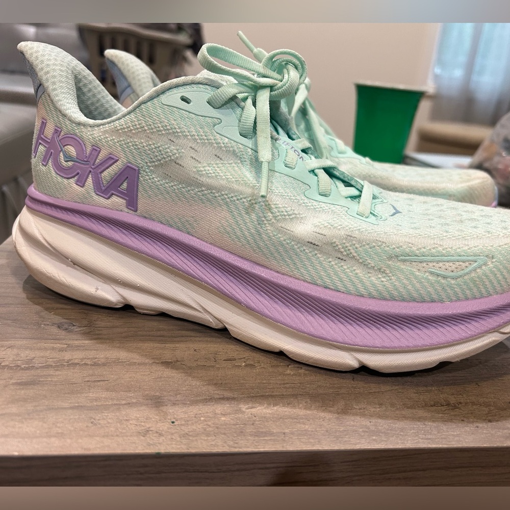 Hoka Clifton 9 Women’s Size 9